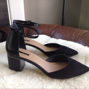 Tahari Black Suede Block Heel Pumps 10